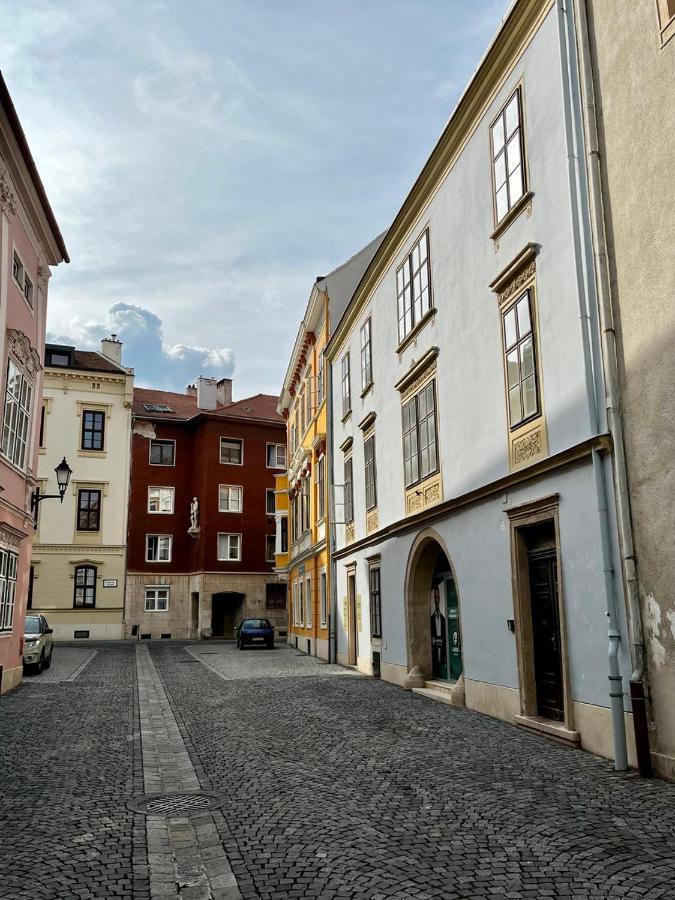 Varga Apartman Šoproň Exteriér fotografie