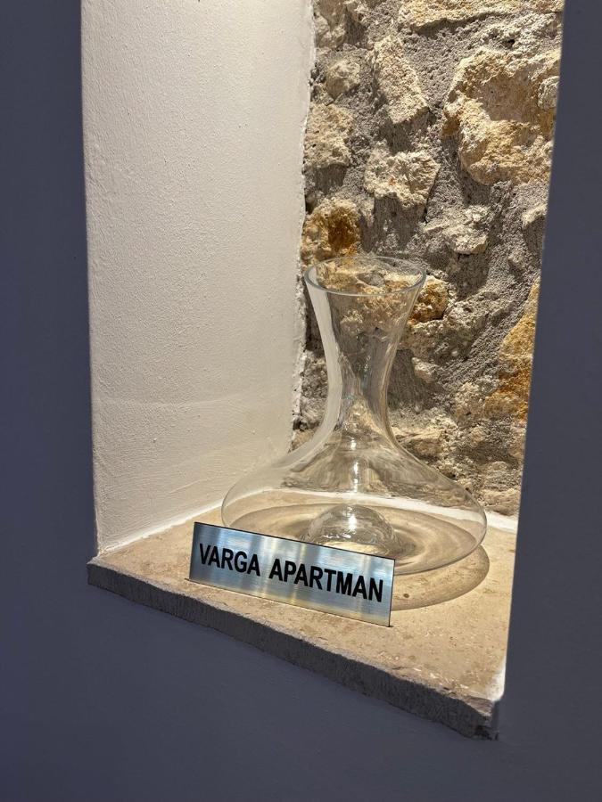 Varga Apartman Šoproň Exteriér fotografie